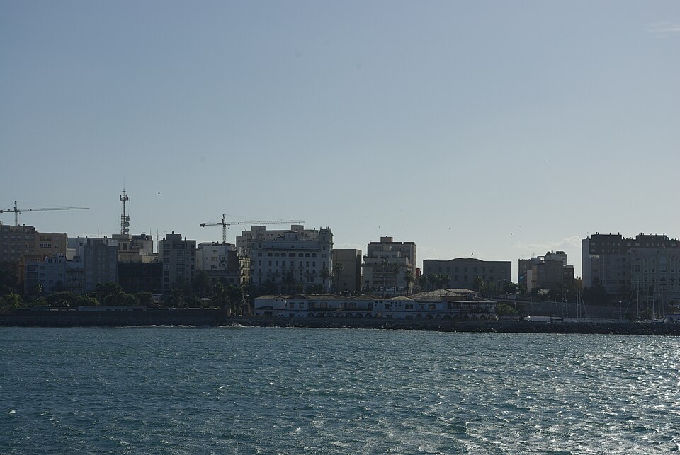 Frente marítimo de Ceuta visto desde el ferry procedente de Algeciras.